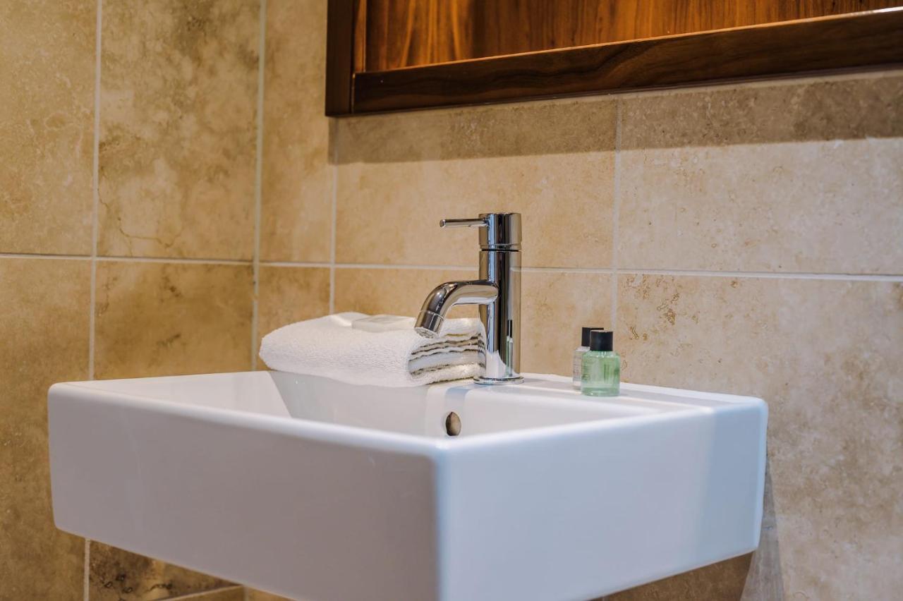 Host & Stay - Waterfront View Ливърпул Екстериор снимка