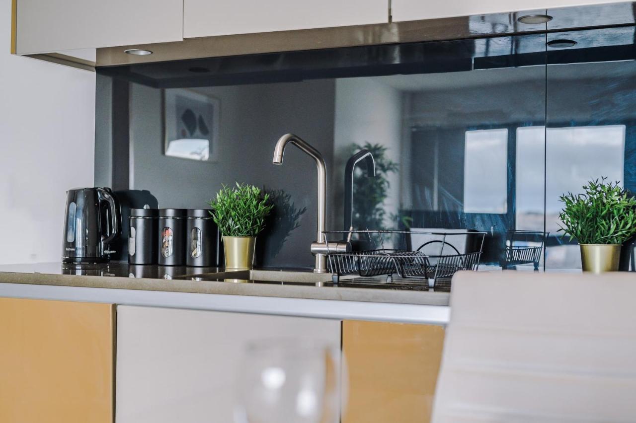 Host & Stay - Waterfront View Ливърпул Екстериор снимка